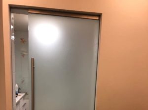 Ремонт и регулировка скрытой раздвижной двери